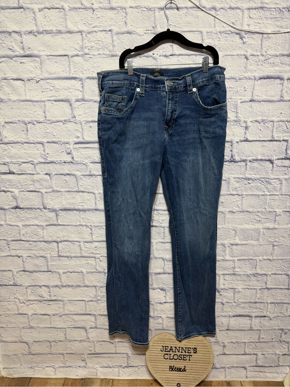 True Religion Ricky Relaxed Straight Jeans Men's Size 34
Relaxed through the thi